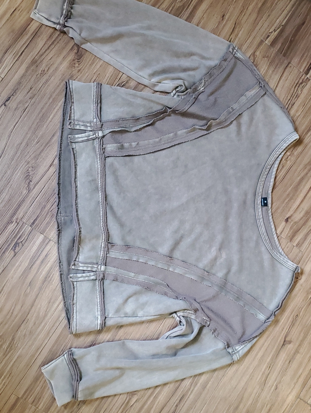 Casual Washed Taupe Long-Sleeve Women's Slight Crop Top